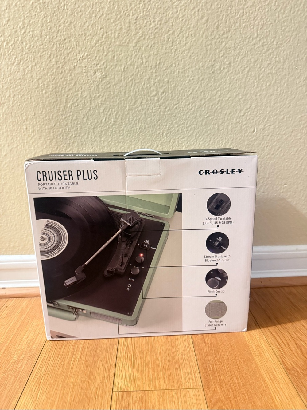 Crosley Cruiser Plus Vintage 3-Speed Bluetooth Suitcase Record Player, Mint